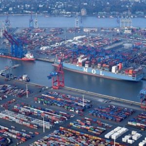 money-balanca-comercial-zona-do-euro-18mar22-Fabian-Bimmer-reuters-768x512